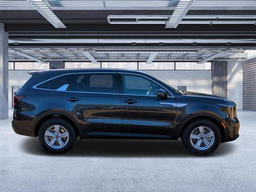 2025 Kia Sorento LX