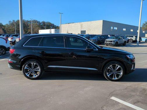 2022 Audi Q7 55 Premium Plus