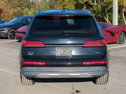 2022 Audi Q7 55 Premium Plus