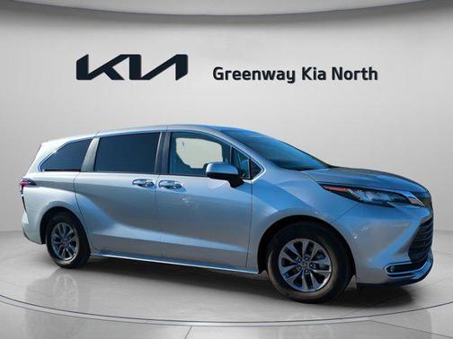 2022 Toyota Sienna XLE