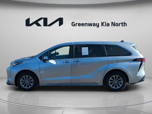 2022 Toyota Sienna XLE