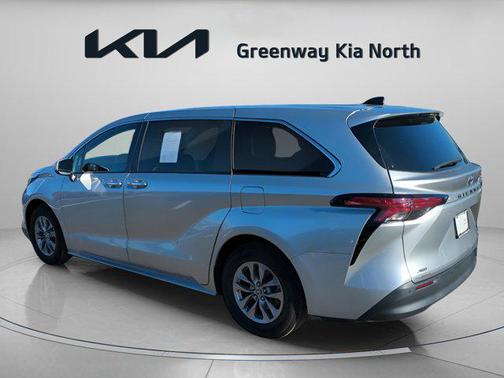 2022 Toyota Sienna XLE