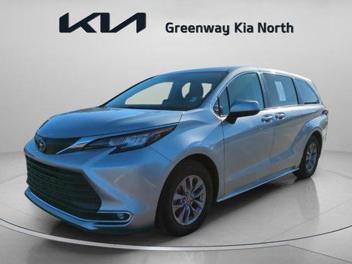 2022 Toyota Sienna XLE