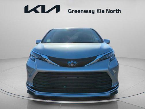 2022 Toyota Sienna XLE