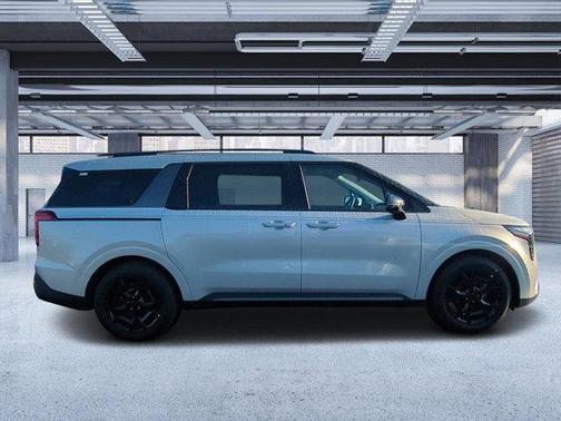 2025 Kia Carnival SX