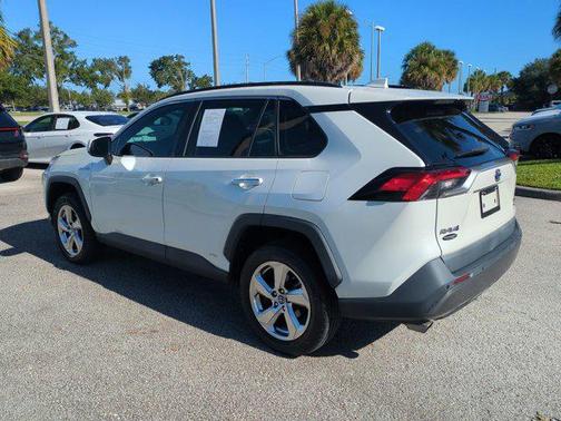 2020 Toyota RAV4 Hybrid SE