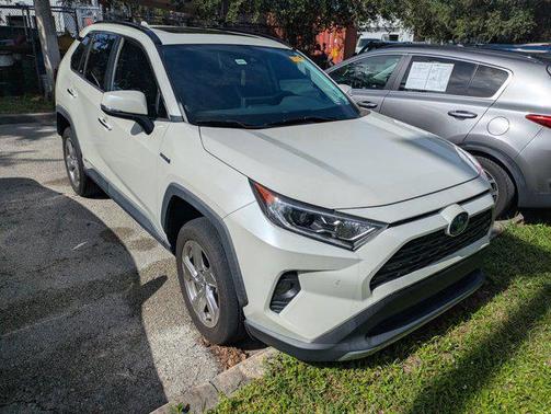 2020 Toyota RAV4 Hybrid SE