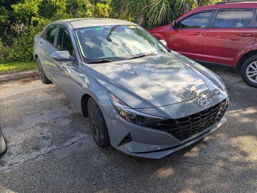 2022 Hyundai ELANTRA SEL