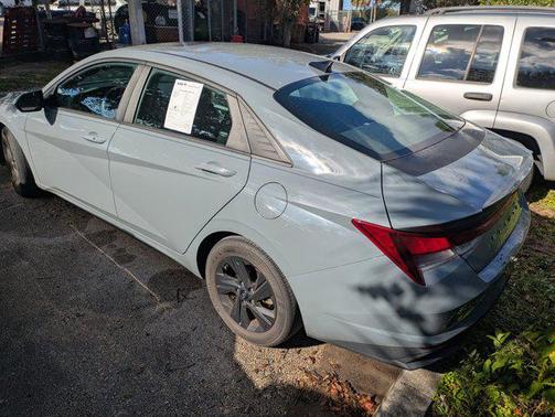 2022 Hyundai ELANTRA SEL