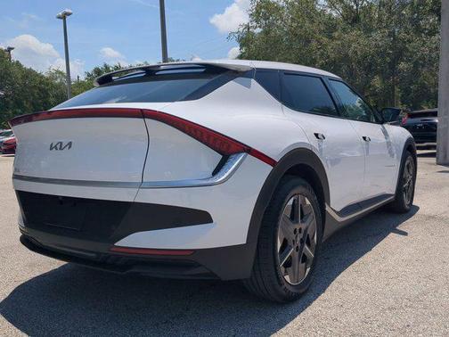 2025 Kia EV6 Light