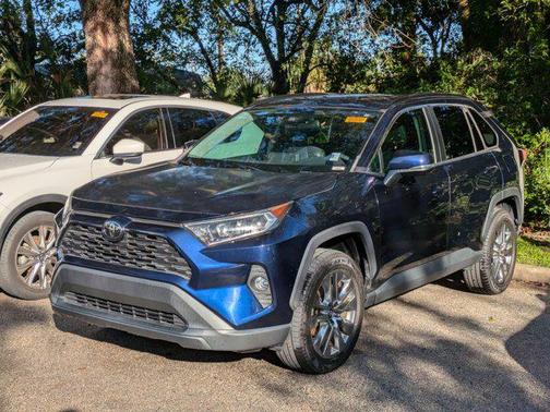 2020 Toyota RAV4 XLE Premium