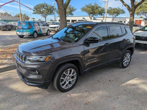 2024 Jeep Compass Latitude Lux