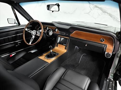 2022 Ford Mustang REVOLOGY