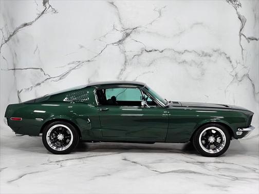 2022 Ford Mustang REVOLOGY