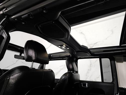 Sting-Gray Clearcoat 2021 Jeep Wrangler Unlimited Sahara