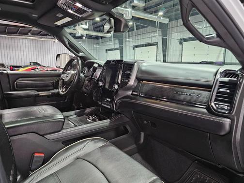 2022 RAM 2500 Limited Crew Cab 4x4 6'4' Box