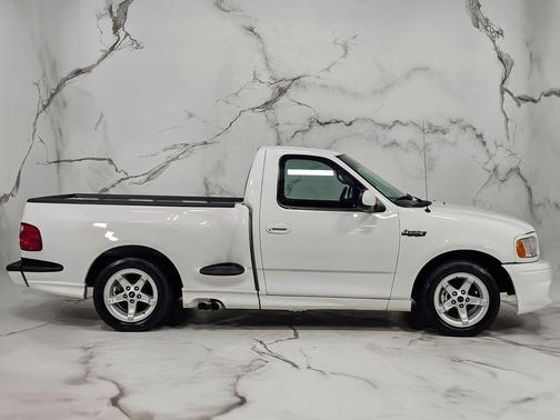 Oxford White Clearcoat 2000 Ford F-150 SVT Lightning Flareside