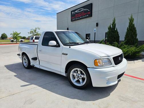 Oxford White Clearcoat 2000 Ford F-150 SVT Lightning Flareside