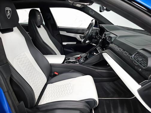 2021 Lamborghini Urus Graphite Capsule