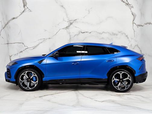 2021 Lamborghini Urus Graphite Capsule