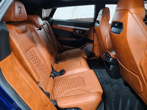 2019 Lamborghini Urus Base