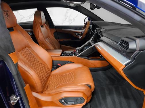 2019 Lamborghini Urus Base