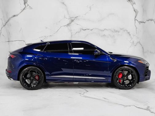 2019 Lamborghini Urus Base