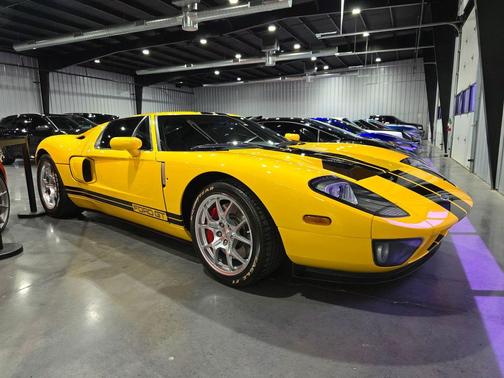 Speed Yellow Clearcoat 2005 Ford GT Base
