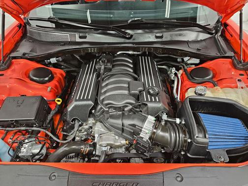 Go Mango 2023 Dodge Charger R/T Scat Pack