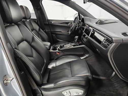 2024 Porsche Macan T