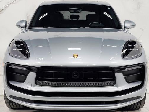 2024 Porsche Macan T