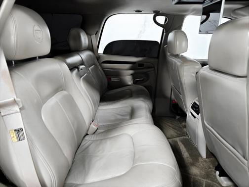 2002 Cadillac Escalade Base