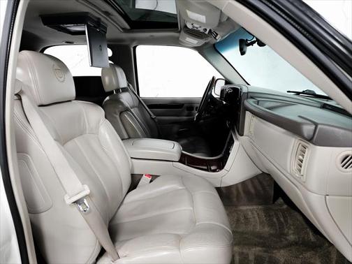 2002 Cadillac Escalade Base