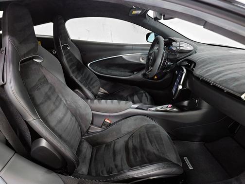 2023 McLaren Artura Performance