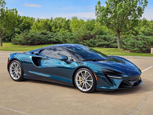 2023 McLaren Artura Performance