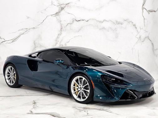 2023 McLaren Artura Performance