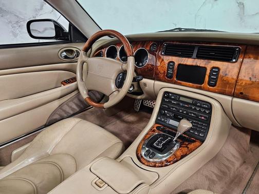 2006 Jaguar XKR Base