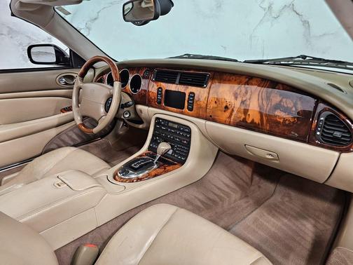 2006 Jaguar XKR Base