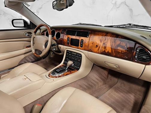 2006 Jaguar XKR Base