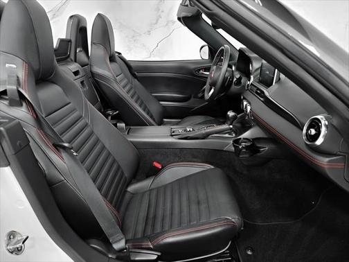 2018 FIAT 124 Spider Base