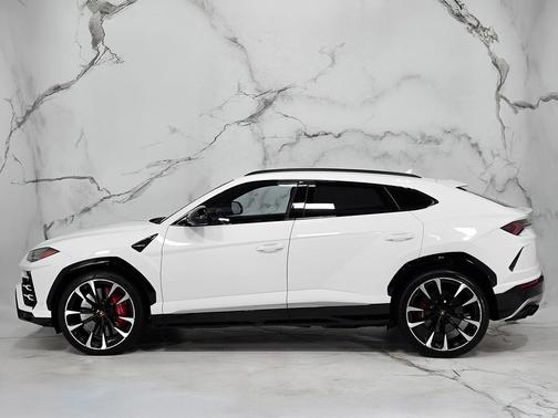 2019 Lamborghini Urus Base