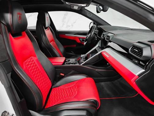 2019 Lamborghini Urus Base