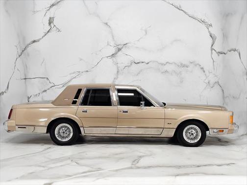 1989 Lincoln Town Car Signature