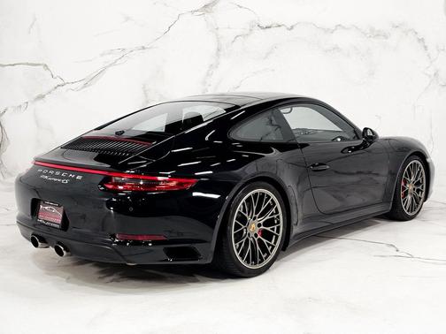 2017 Porsche 911 Carrera 4S