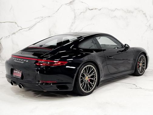 2017 Porsche 911 Carrera 4S