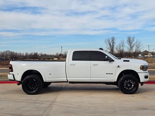 2022 RAM 3500 Limited Crew Cab 4x4 8' Box