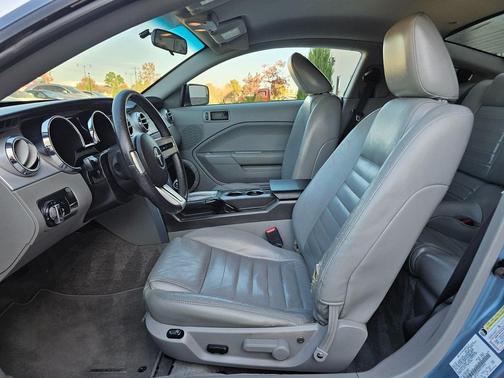 2005 Ford Mustang GT Premium