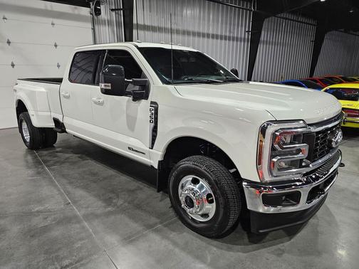 Star White Metallic Tri-Coat 2024 Ford F-350 Lariat