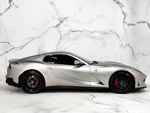 2022 Ferrari 812 GTS Base