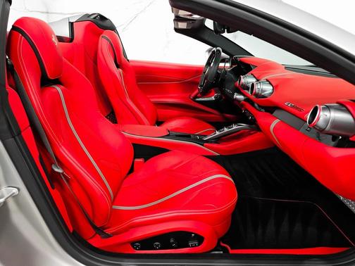 2022 Ferrari 812 GTS Base
